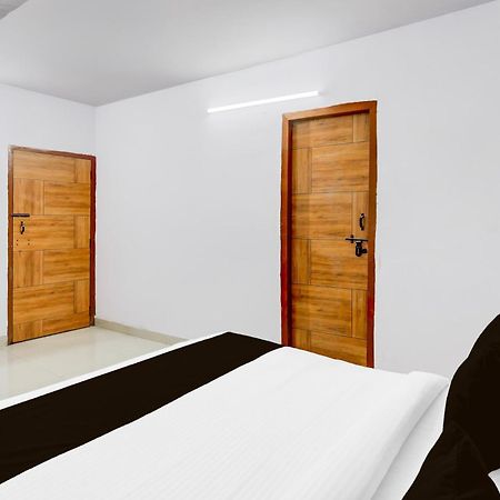 Hotel O Ocean Plaza Yeni Delhi Dış mekan fotoğraf