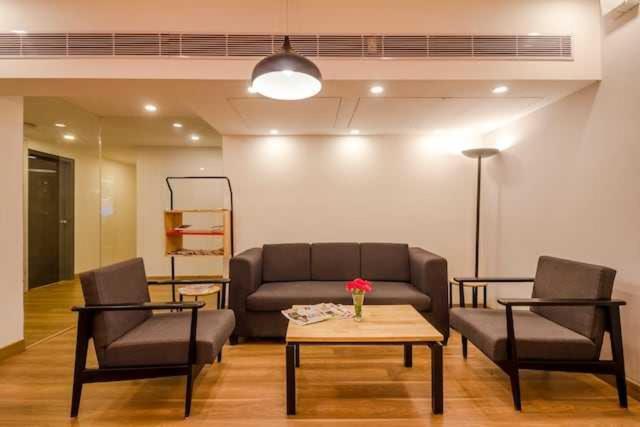 Hotel O Ocean Plaza Yeni Delhi Dış mekan fotoğraf