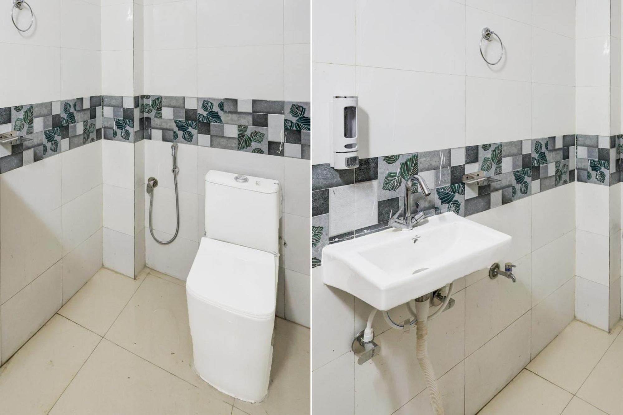 Hotel O Ocean Plaza Yeni Delhi Dış mekan fotoğraf