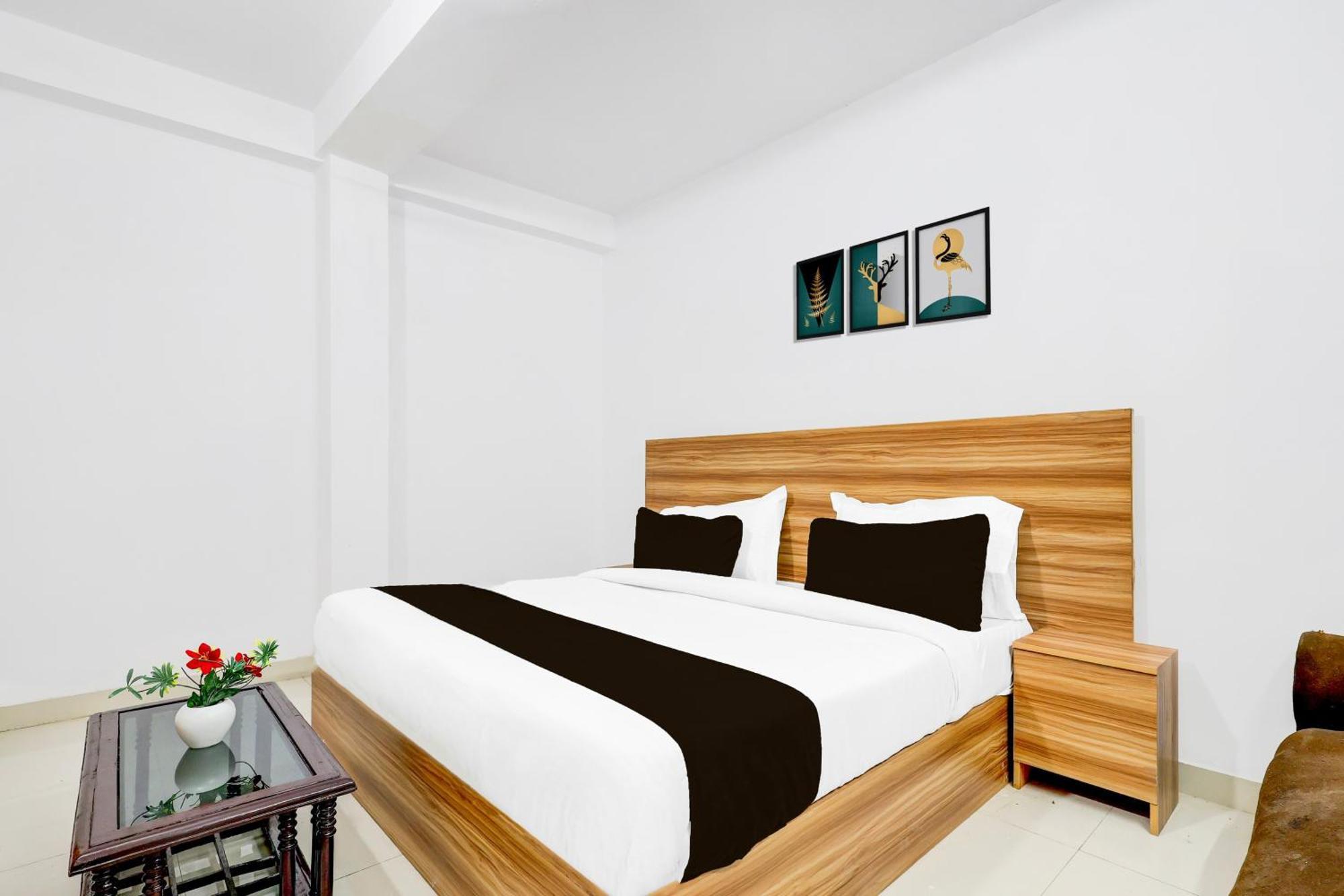 Hotel O Ocean Plaza Yeni Delhi Dış mekan fotoğraf