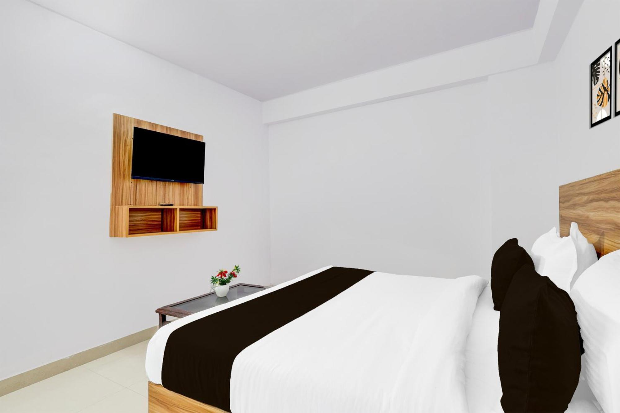 Hotel O Ocean Plaza Yeni Delhi Dış mekan fotoğraf