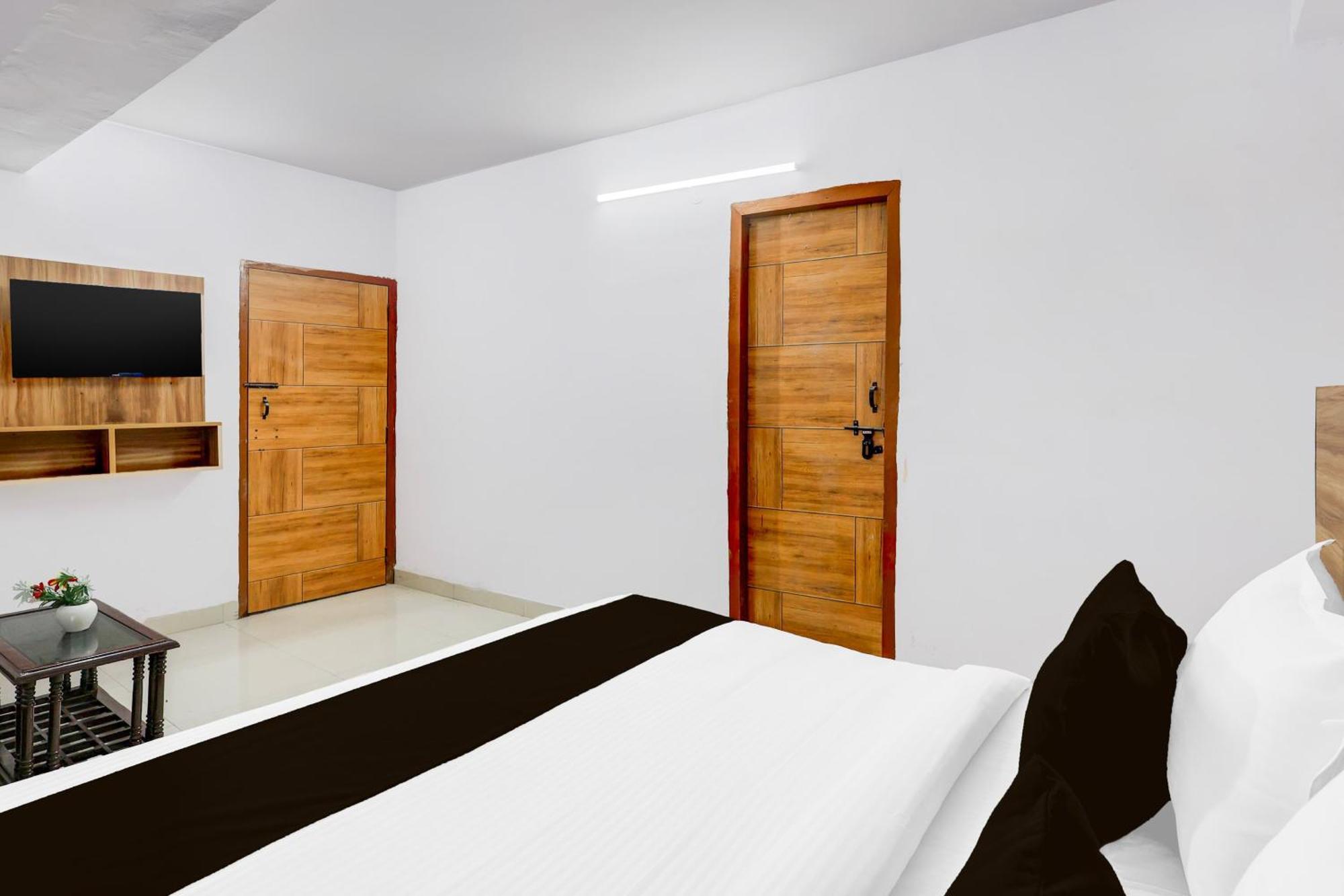 Hotel O Ocean Plaza Yeni Delhi Dış mekan fotoğraf