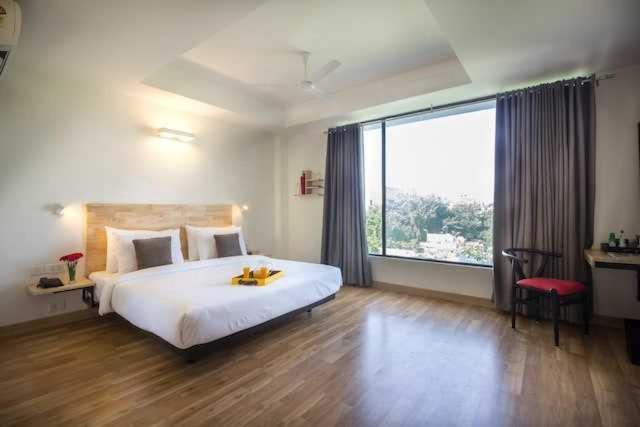 Hotel O Ocean Plaza Yeni Delhi Dış mekan fotoğraf