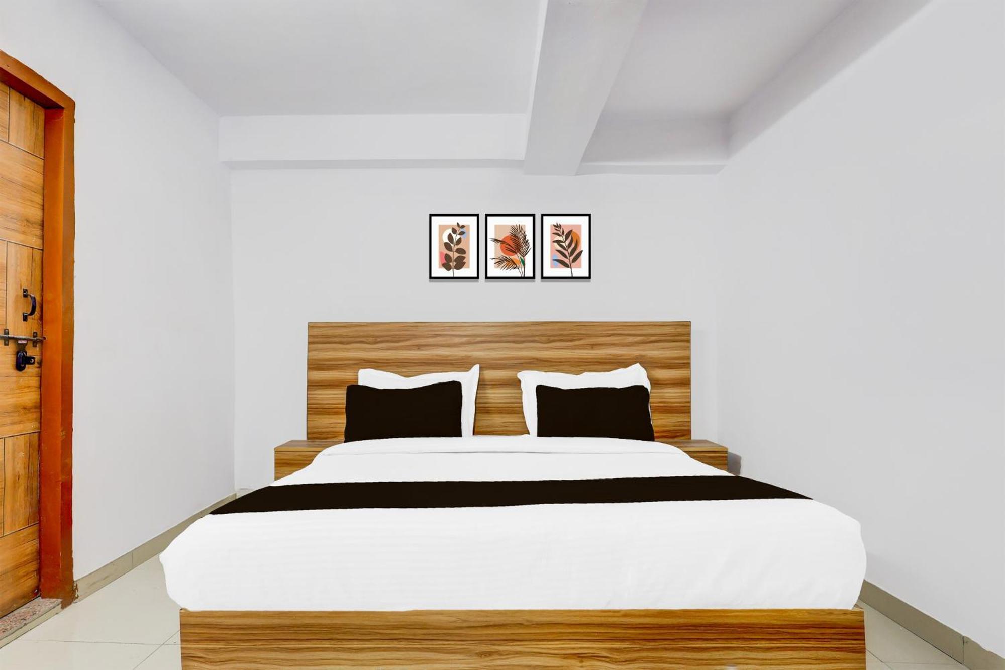 Hotel O Ocean Plaza Yeni Delhi Dış mekan fotoğraf