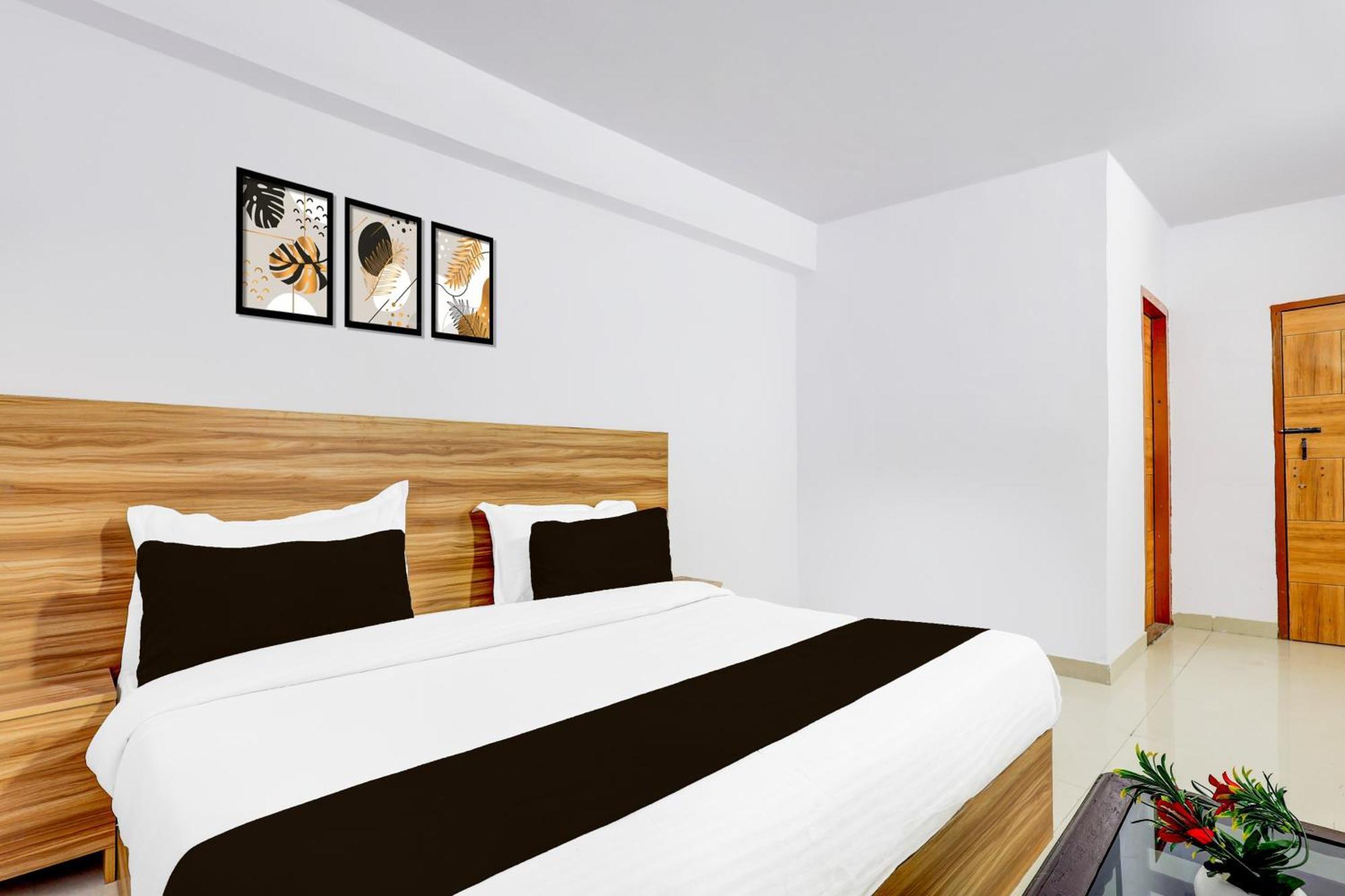 Hotel O Ocean Plaza Yeni Delhi Dış mekan fotoğraf