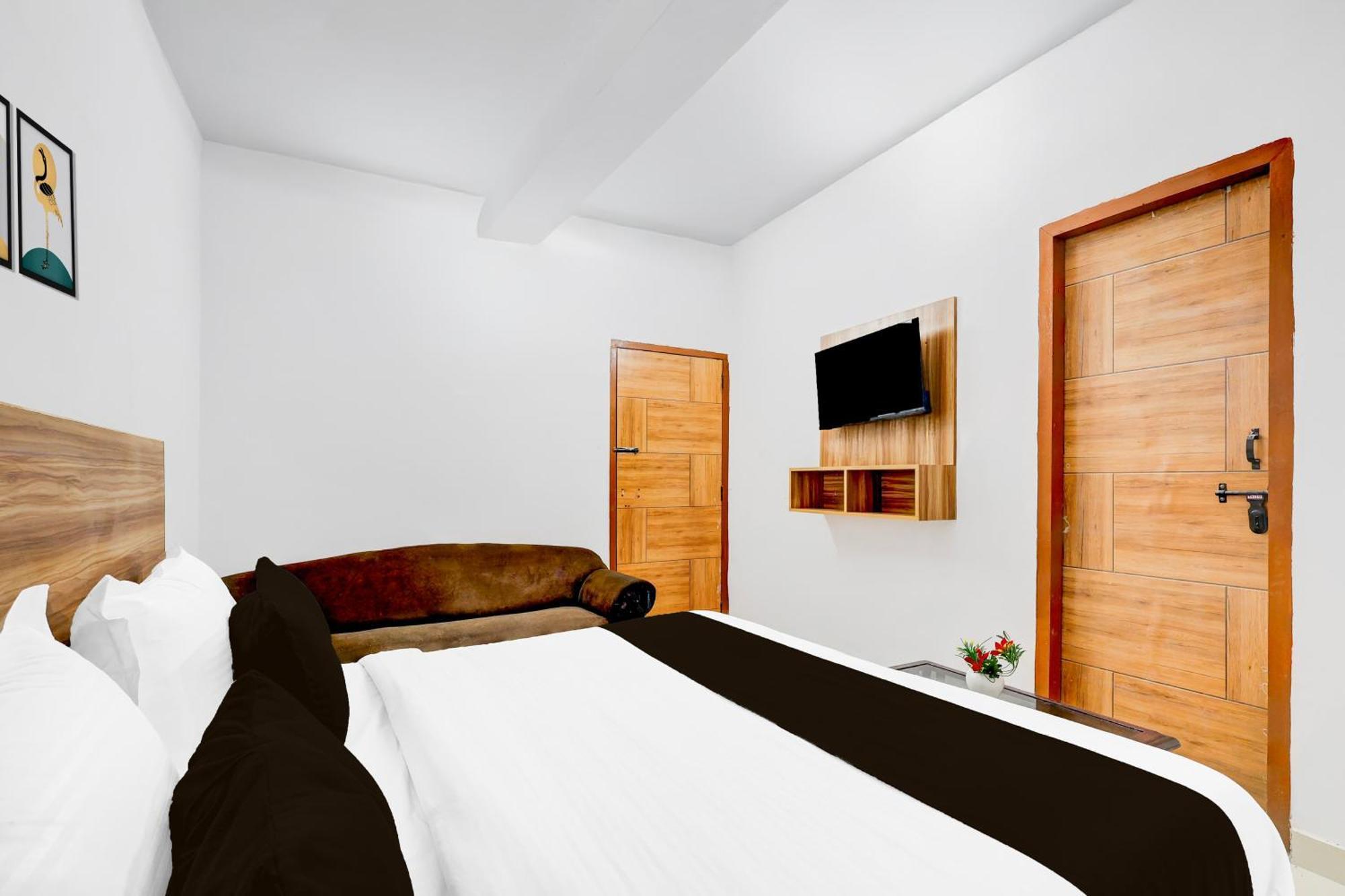 Hotel O Ocean Plaza Yeni Delhi Dış mekan fotoğraf