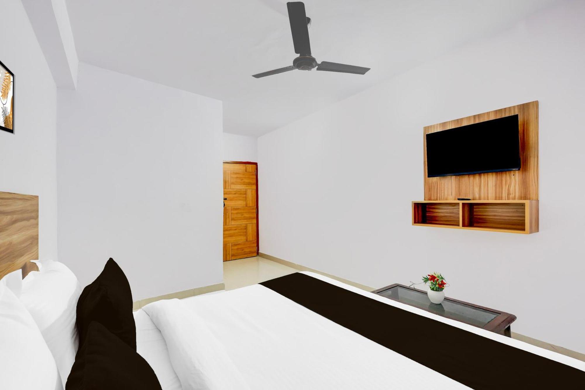 Hotel O Ocean Plaza Yeni Delhi Dış mekan fotoğraf
