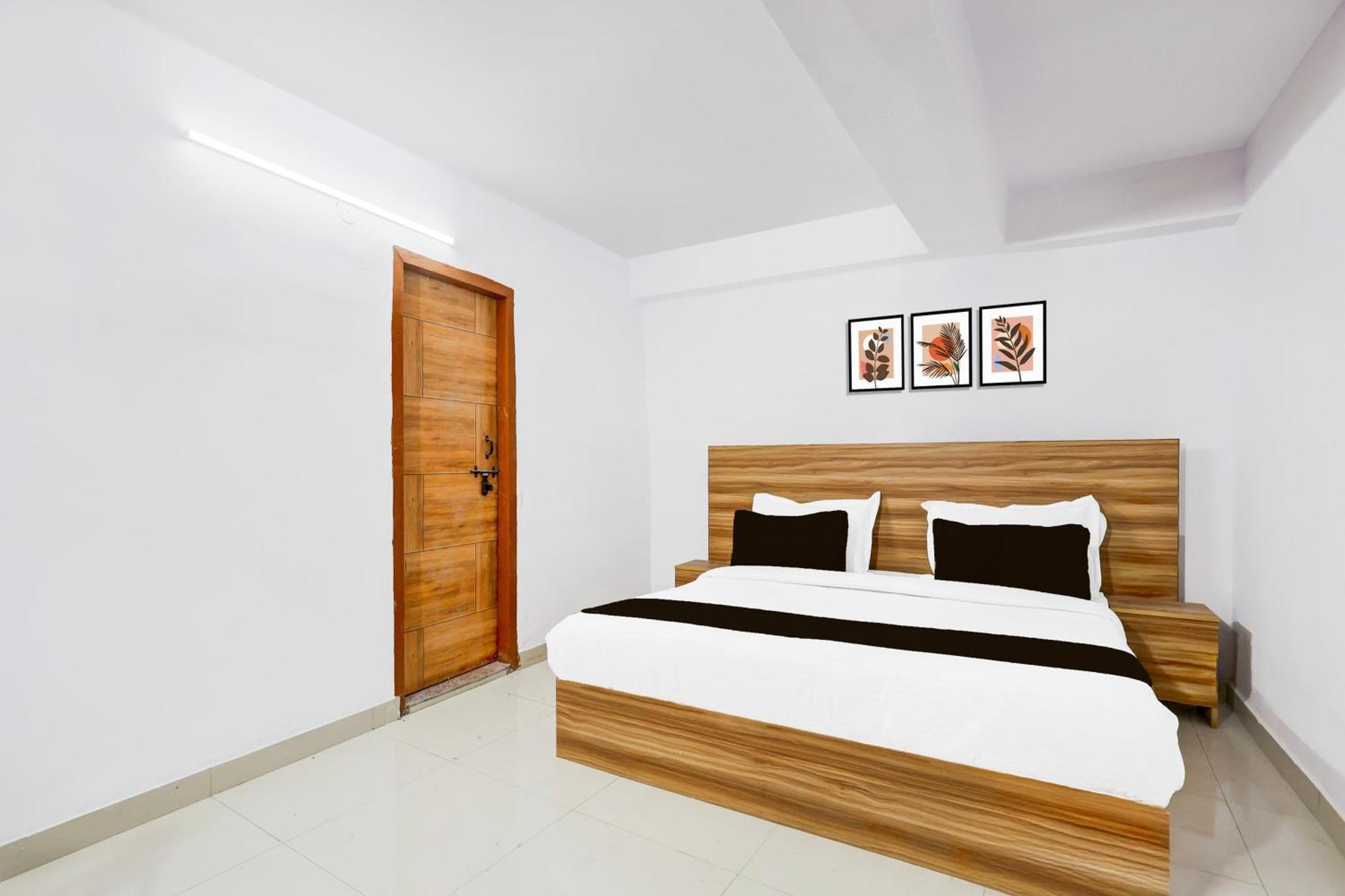 Hotel O Ocean Plaza Yeni Delhi Dış mekan fotoğraf