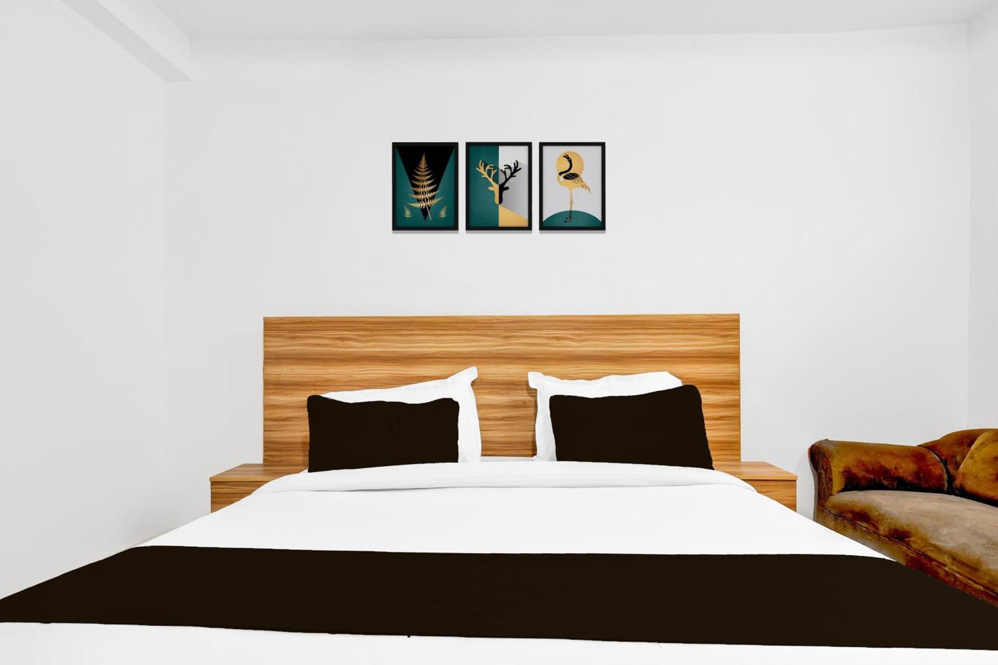 Hotel O Ocean Plaza Yeni Delhi Dış mekan fotoğraf