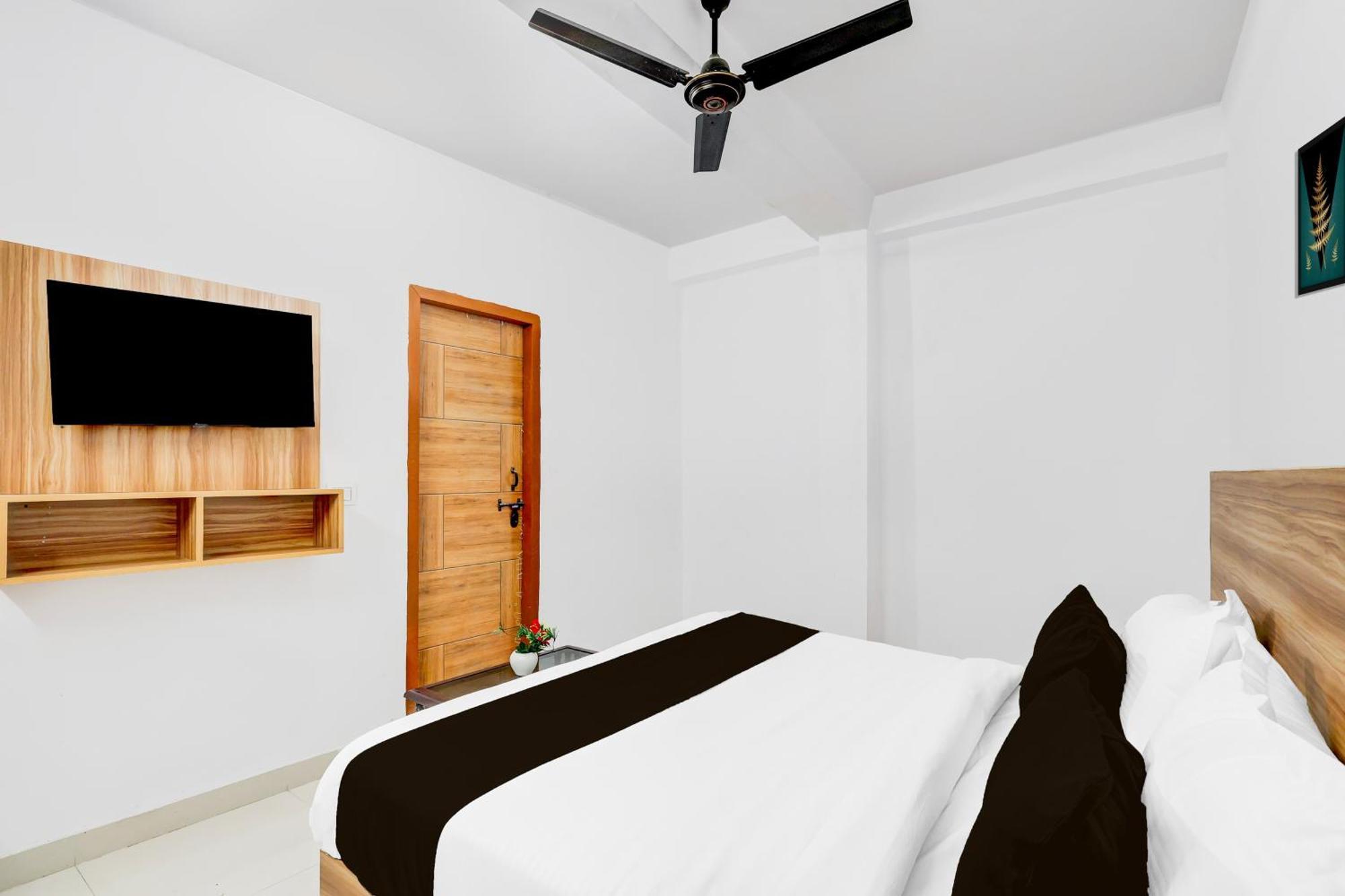 Hotel O Ocean Plaza Yeni Delhi Dış mekan fotoğraf